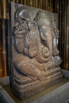 Ganesha-Relief als Wasserspiel, 120 cm